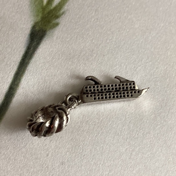 NWOT -  EFFY Dark Silvertone Cruise Ship ๐ข Hanging Slider Charm - Picture 11 of 11